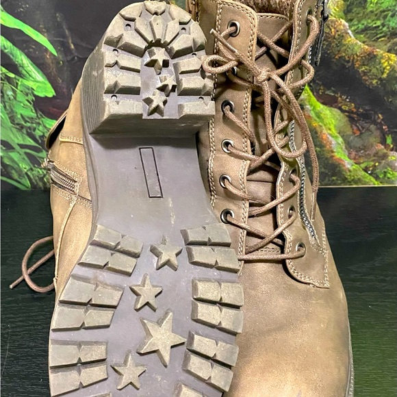 Denver Hayes Women’s Boots - Picture 2 of 3